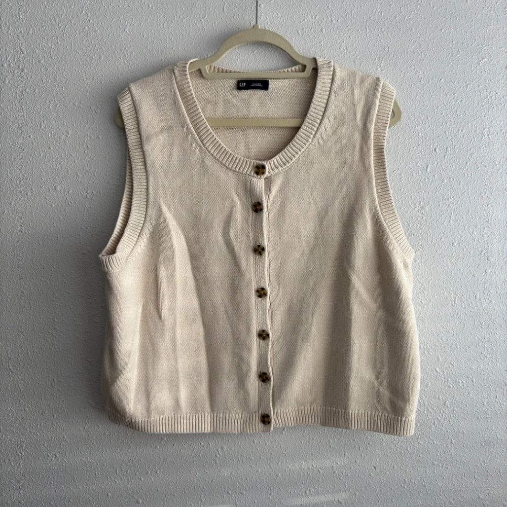GAP Cropped Sleeveless Button Down Cardigan Sweater Vest in Cream White - Picture 3 of 7